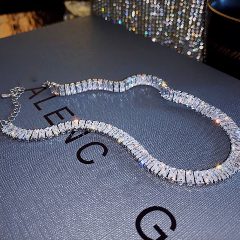 NEW BAGUETTE 18K WHITE GOLD NECKLACE, NICE NECKLACE, CUTE NECKLACE - Picture 3 of 6